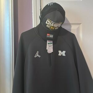 Jordan Men’s XL Michigan Wolverines CFP 1/2 Zip and Championship Hat